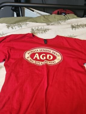 M&Q Gold Red Crewneck T-Shirt